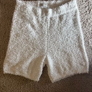 Fuzzy and Cozy White Aritzia The Group Babaton Retreat Women’s Shorts Size M